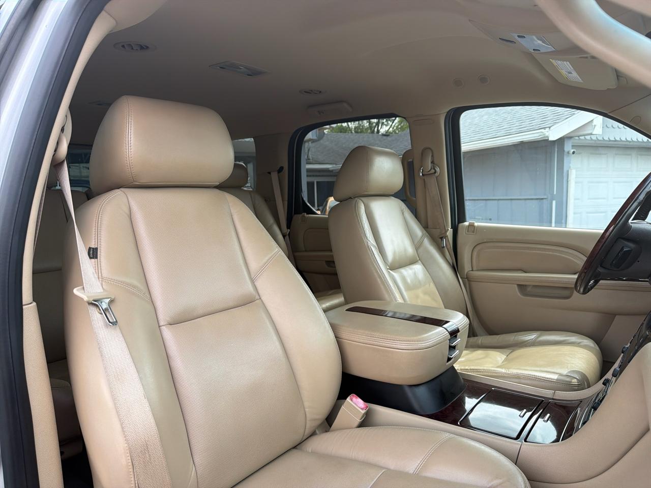 Cadillac Escalade AWD 4dr Base 2010