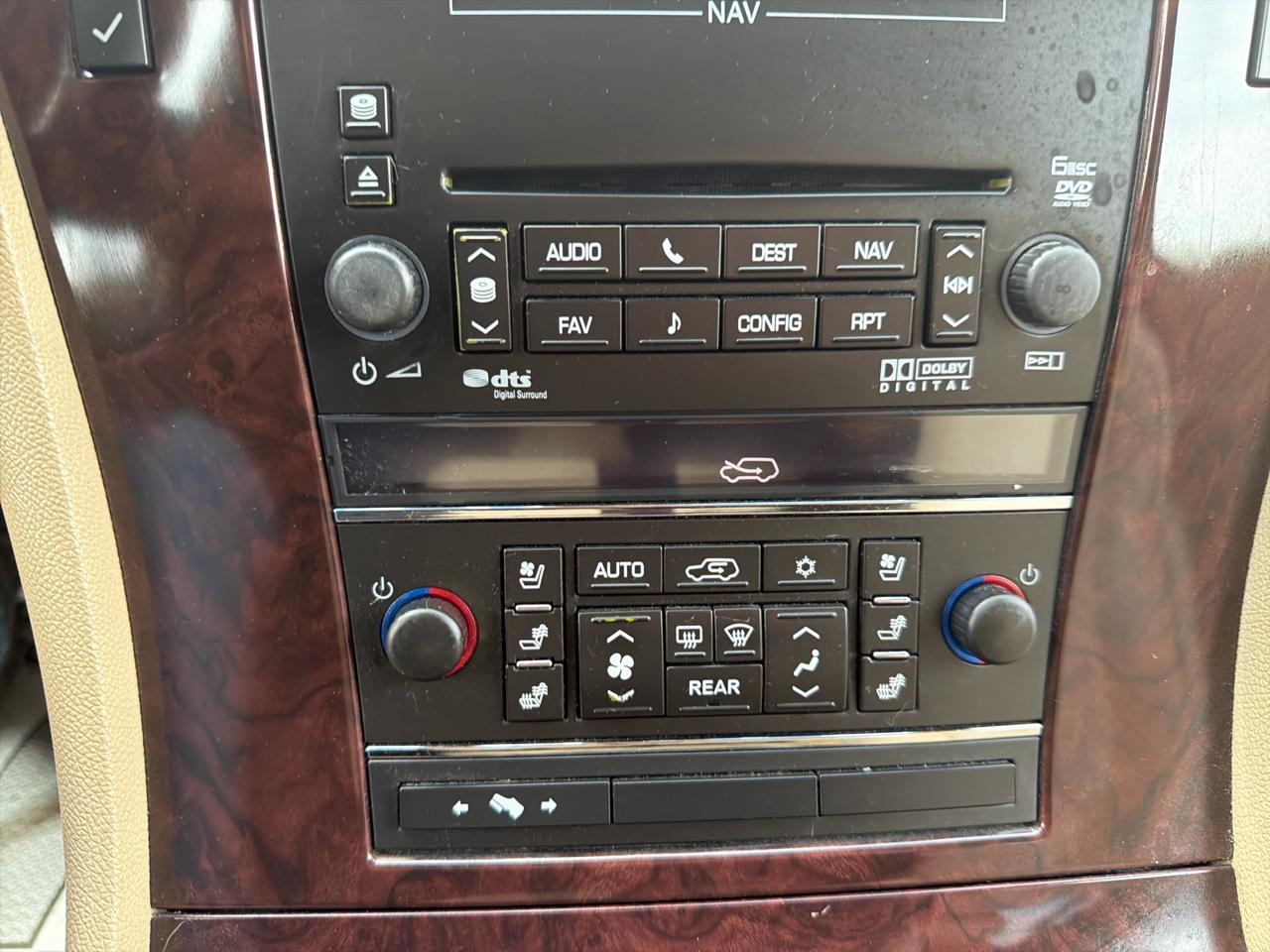 Cadillac Escalade AWD 4dr Base 2010