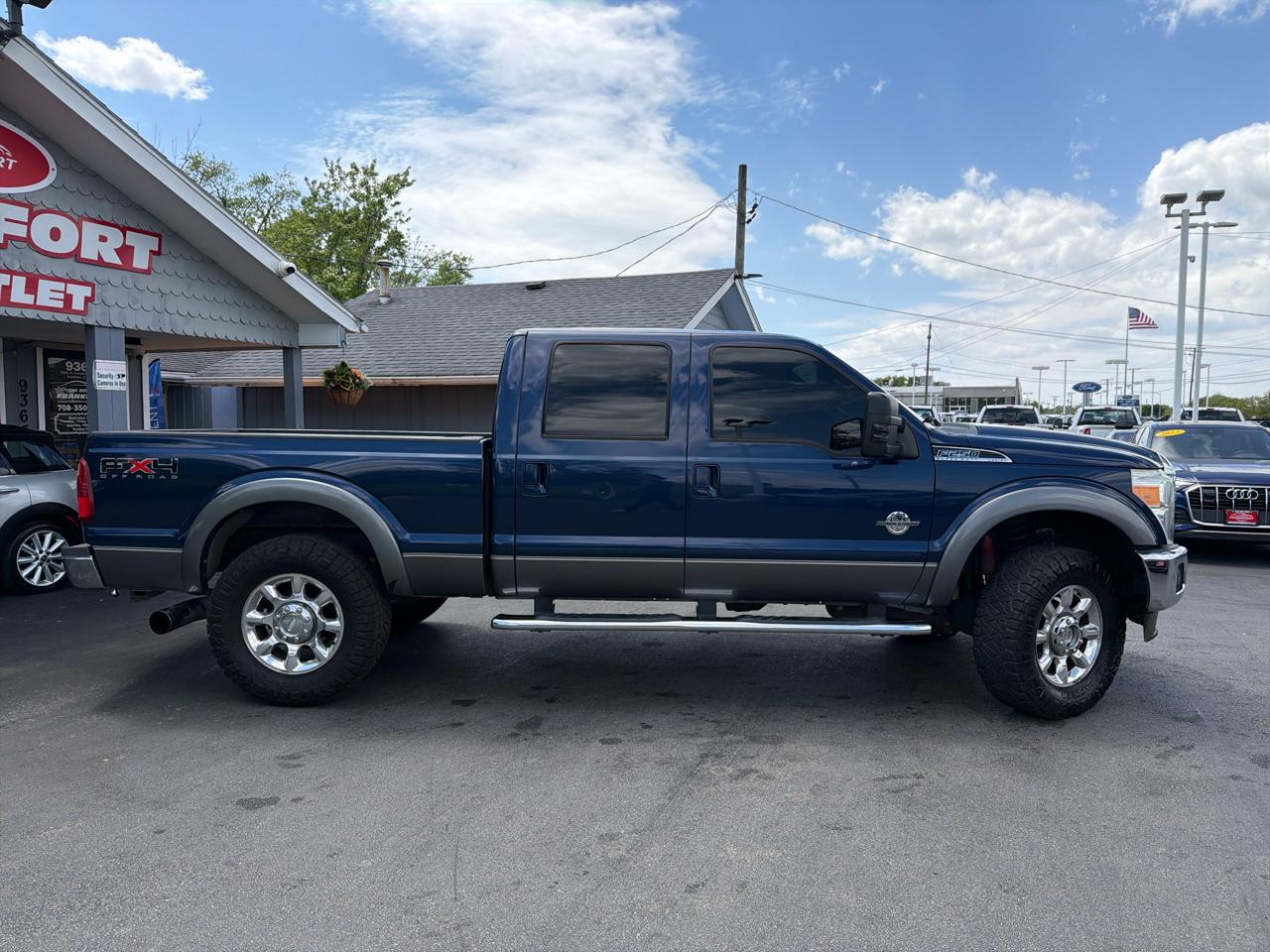 Ford Super Duty F-250 SRW 4WD Crew Cab 156" Lariat 2011