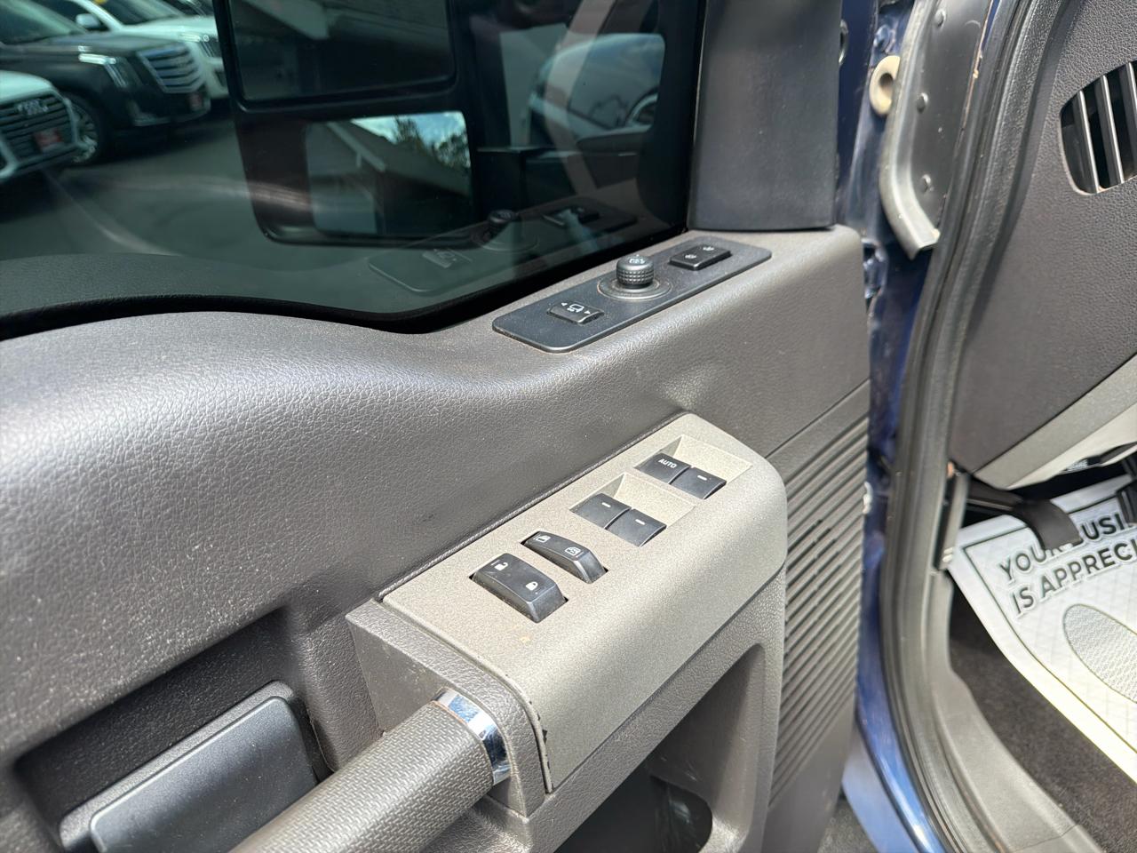 Ford Super Duty F-250 SRW 4WD Crew Cab 156" Lariat 2011