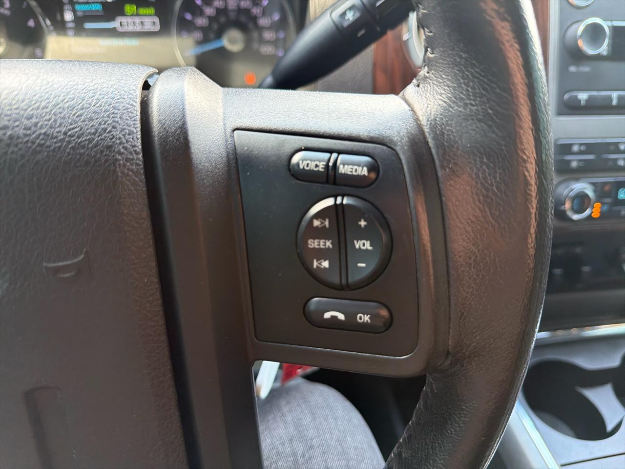 Ford Super Duty F-250 SRW 4WD Crew Cab 156" Lariat 2011