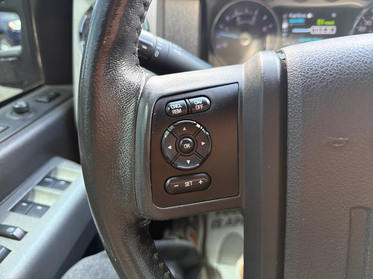 Ford Super Duty F-250 SRW 4WD Crew Cab 156" Lariat 2011
