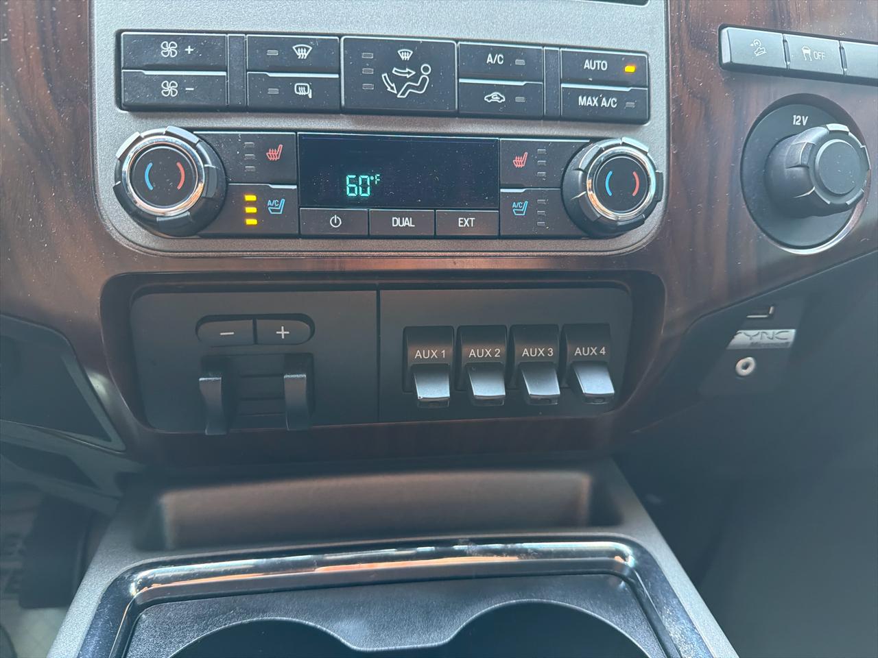 Ford Super Duty F-250 SRW 4WD Crew Cab 156" Lariat 2011