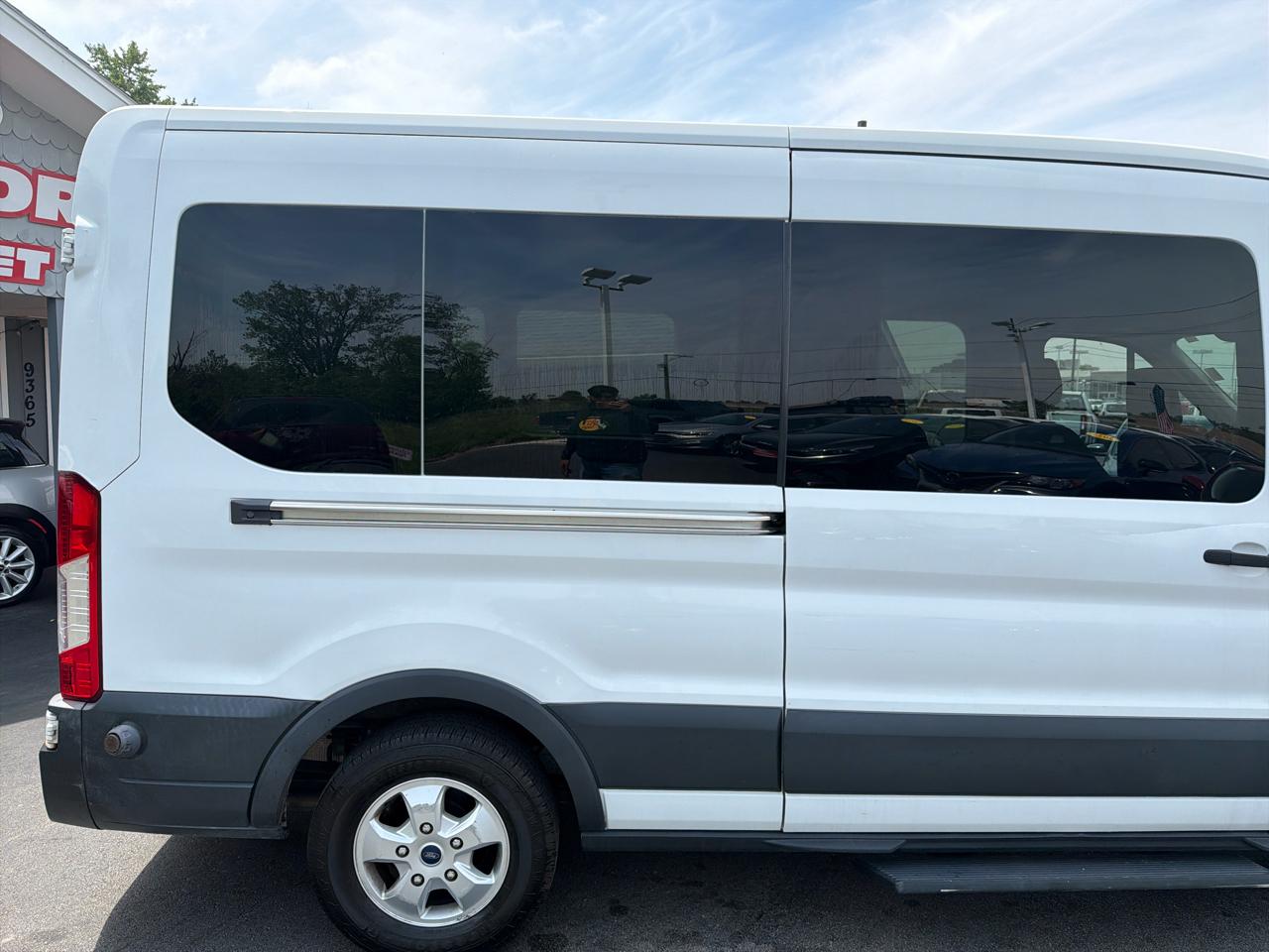 Ford Transit Passenger Wagon T-350 148" Med Roof XLT Sliding RH Dr 2018