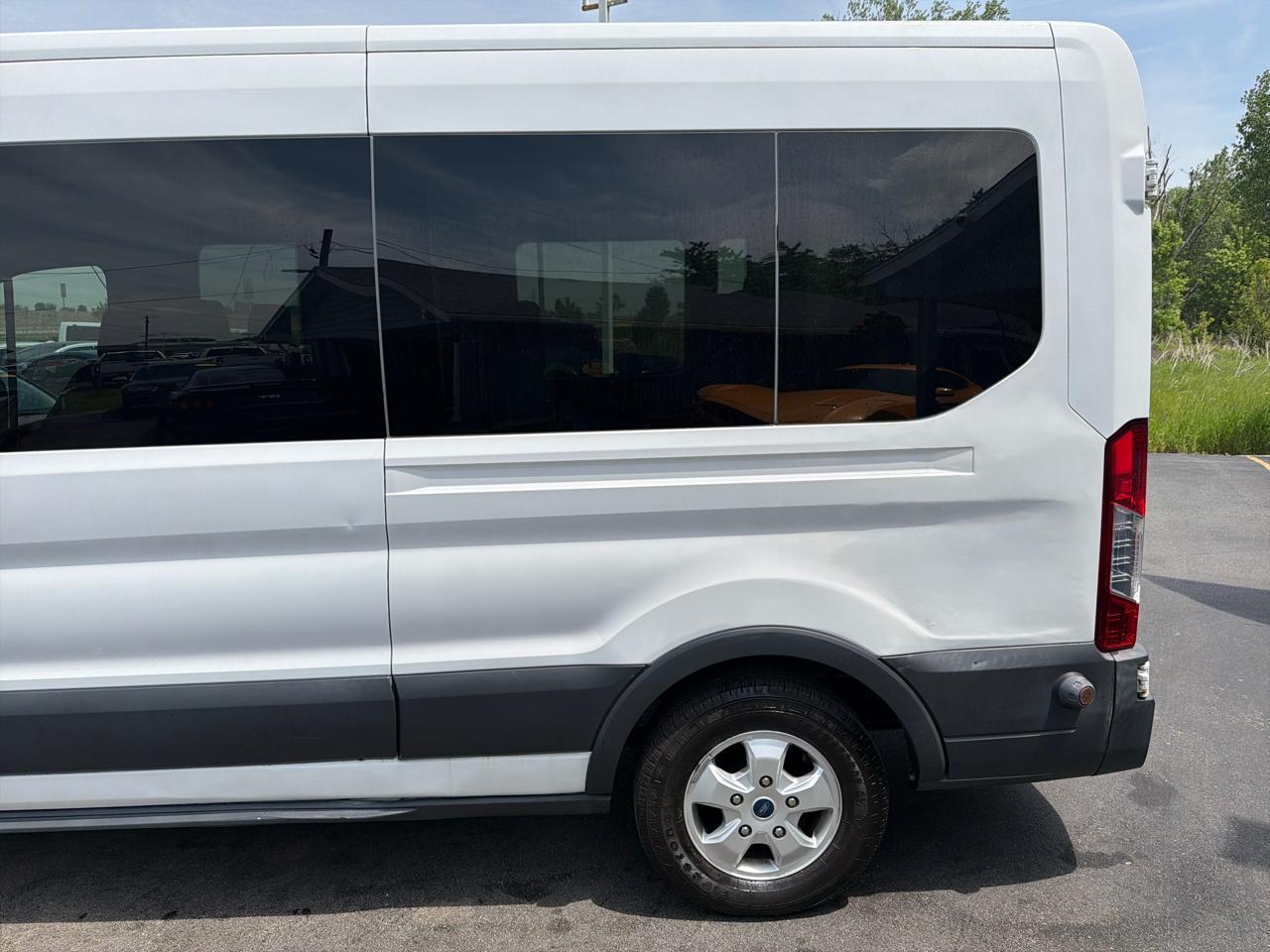 Ford Transit Passenger Wagon T-350 148" Med Roof XLT Sliding RH Dr 2018