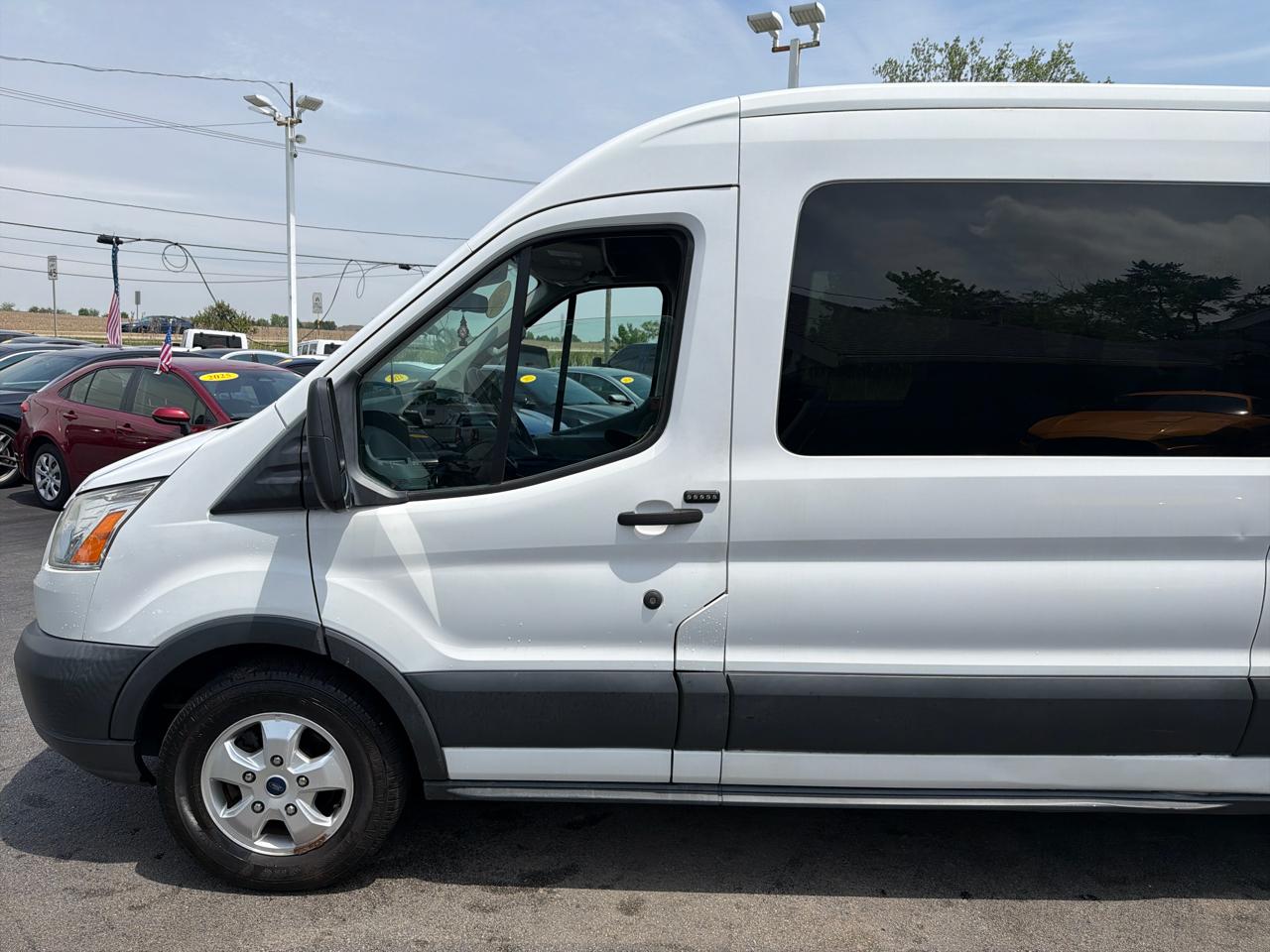Ford Transit Passenger Wagon T-350 148" Med Roof XLT Sliding RH Dr 2018
