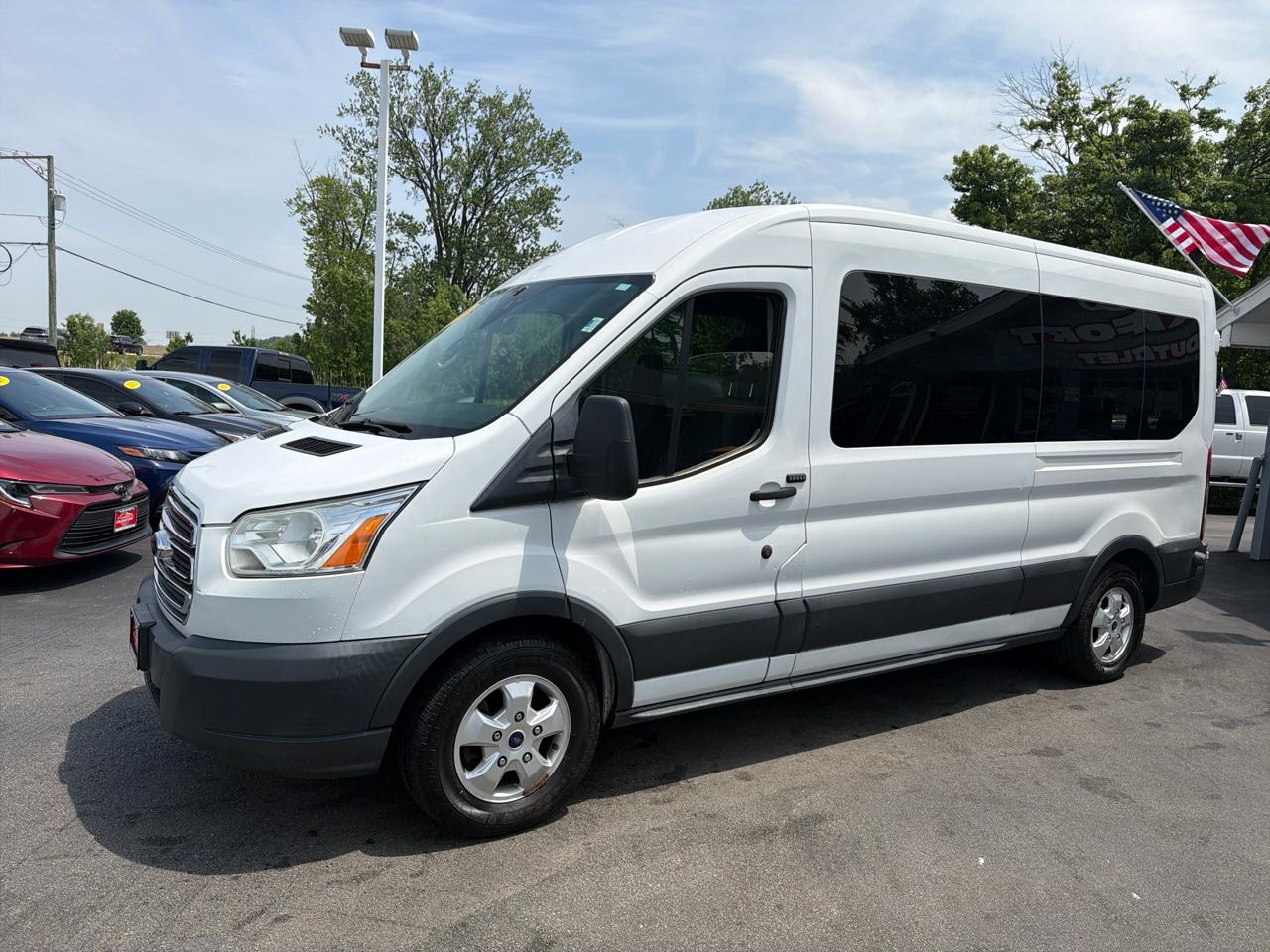 Ford Transit Passenger Wagon T-350 148" Med Roof XLT Sliding RH Dr 2018