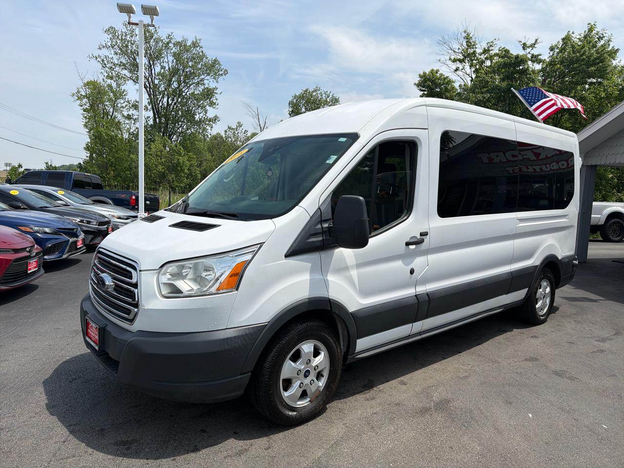 Ford Transit Passenger Wagon T-350 148" Med Roof XLT Sliding RH Dr 2018
