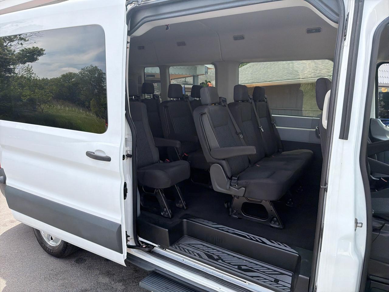 Ford Transit Passenger Wagon T-350 148" Med Roof XLT Sliding RH Dr 2018