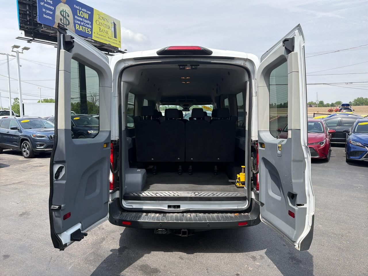 Ford Transit Passenger Wagon T-350 148" Med Roof XLT Sliding RH Dr 2018