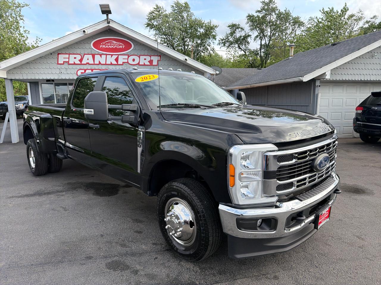 Ford Super Duty F-350 DRW XLT 4WD Crew Cab 8' Box 2023
