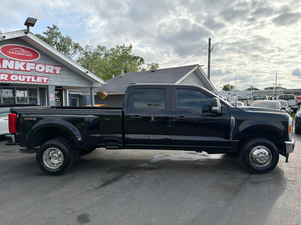 Ford Super Duty F-350 DRW XLT 4WD Crew Cab 8' Box 2023