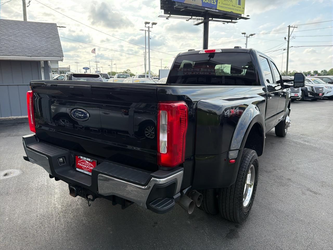 Ford Super Duty F-350 DRW XLT 4WD Crew Cab 8' Box 2023