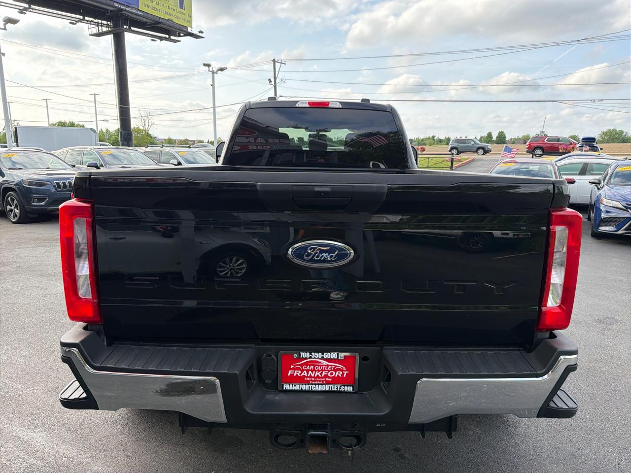 Ford Super Duty F-350 DRW XLT 4WD Crew Cab 8' Box 2023