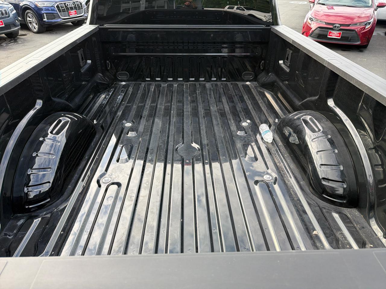 Ford Super Duty F-350 DRW XLT 4WD Crew Cab 8' Box 2023