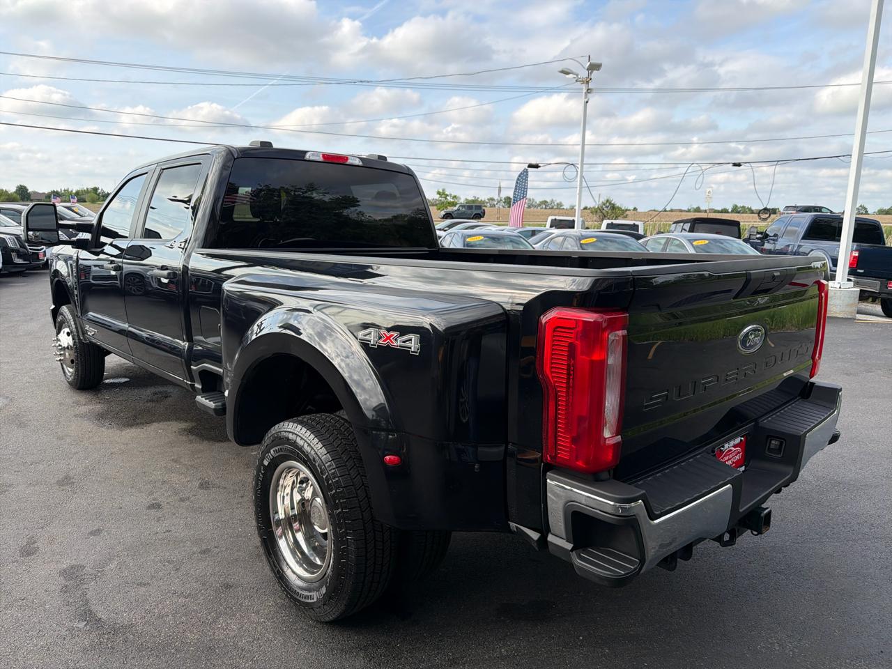 Ford Super Duty F-350 DRW XLT 4WD Crew Cab 8' Box 2023