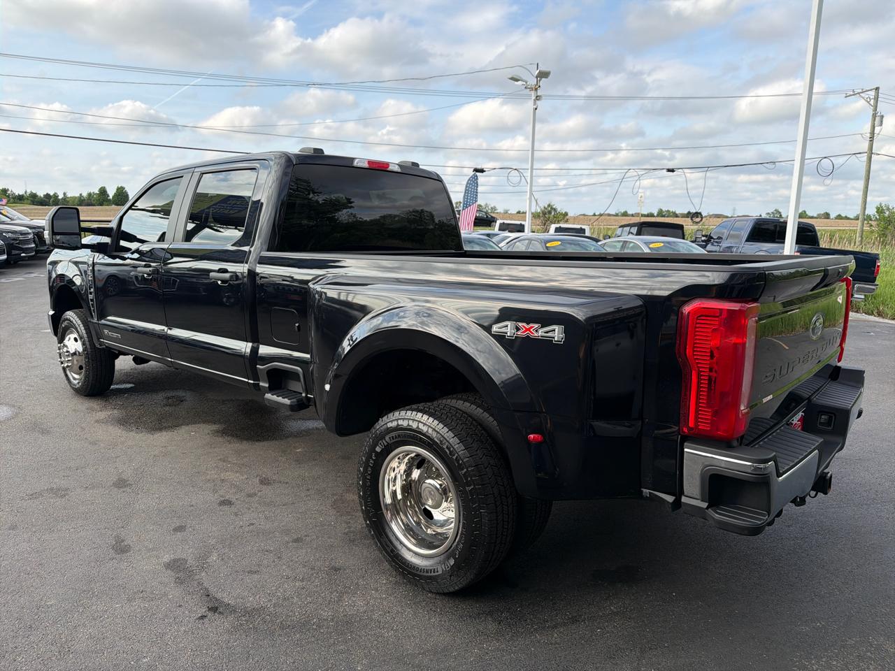 Ford Super Duty F-350 DRW XLT 4WD Crew Cab 8' Box 2023