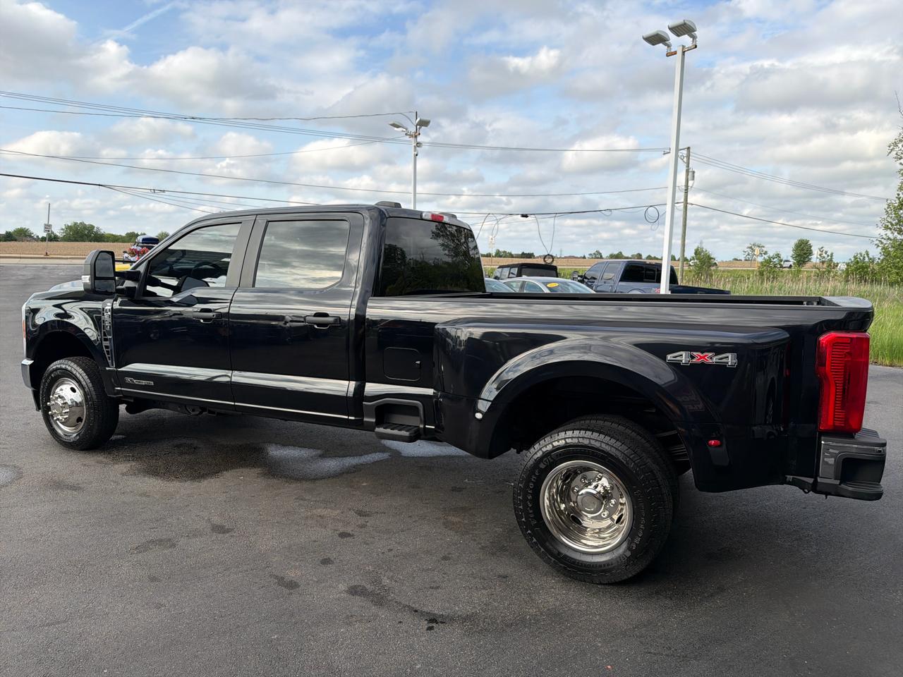 Ford Super Duty F-350 DRW XLT 4WD Crew Cab 8' Box 2023