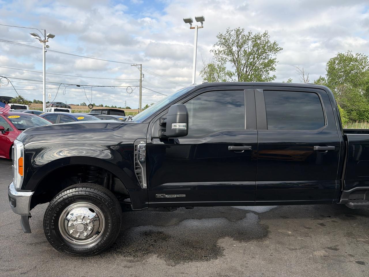 Ford Super Duty F-350 DRW XLT 4WD Crew Cab 8' Box 2023
