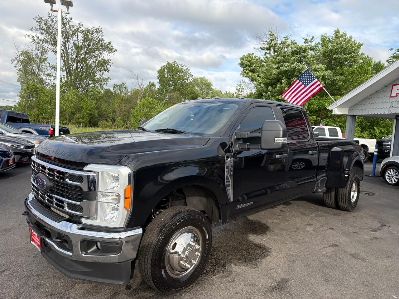 Ford Super Duty F-350 DRW XLT 4WD Crew Cab 8' Box 2023