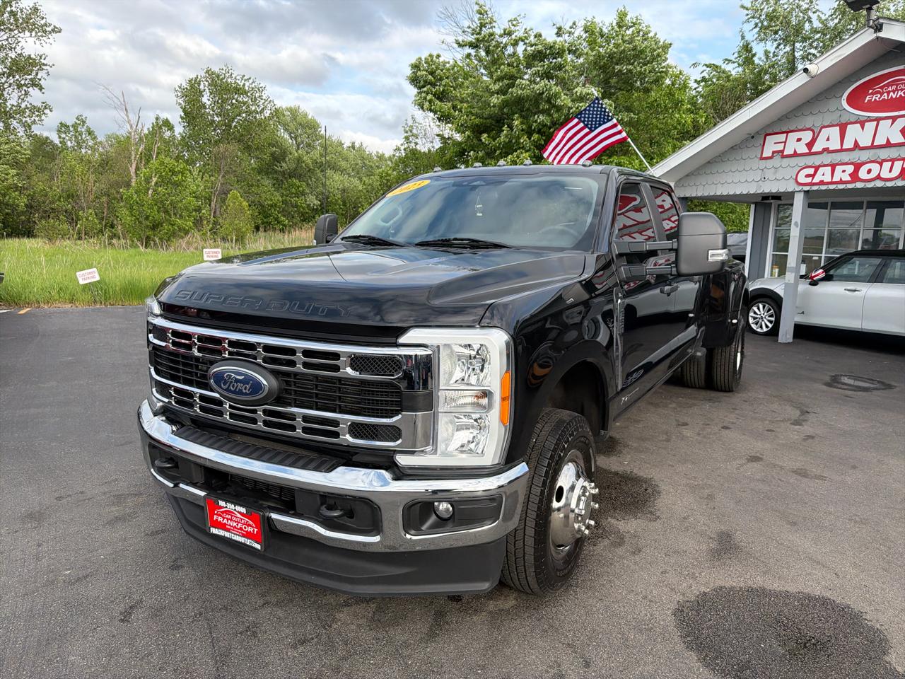 Ford Super Duty F-350 DRW XLT 4WD Crew Cab 8' Box 2023