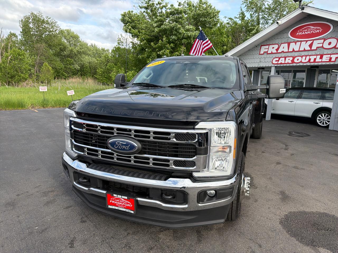 Ford Super Duty F-350 DRW XLT 4WD Crew Cab 8' Box 2023