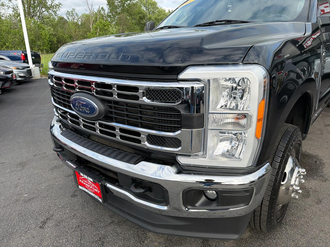 Ford Super Duty F-350 DRW XLT 4WD Crew Cab 8' Box 2023