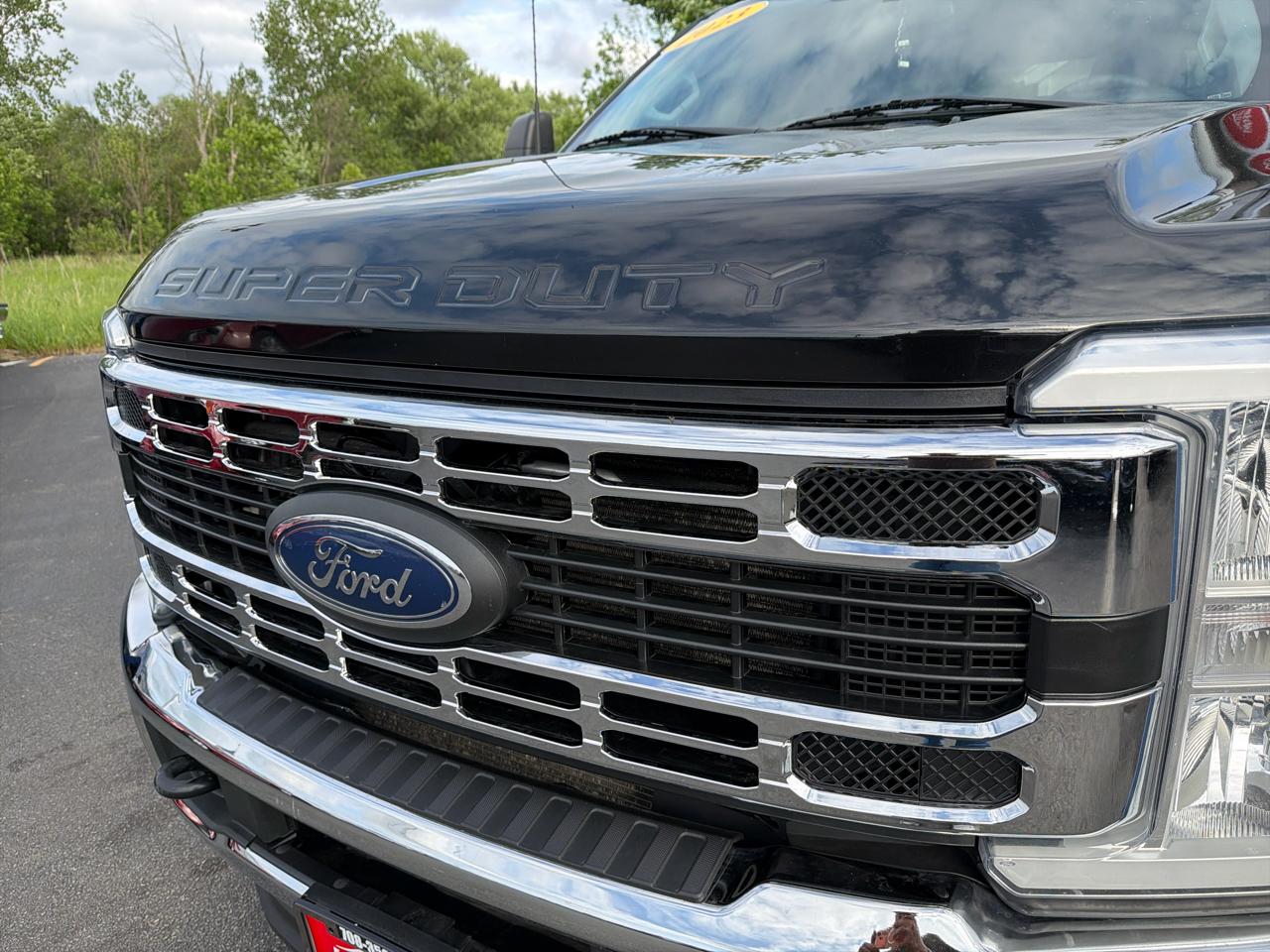 Ford Super Duty F-350 DRW XLT 4WD Crew Cab 8' Box 2023