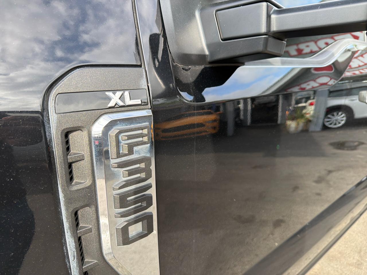 Ford Super Duty F-350 DRW XLT 4WD Crew Cab 8' Box 2023