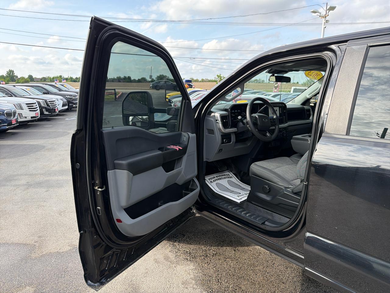Ford Super Duty F-350 DRW XLT 4WD Crew Cab 8' Box 2023