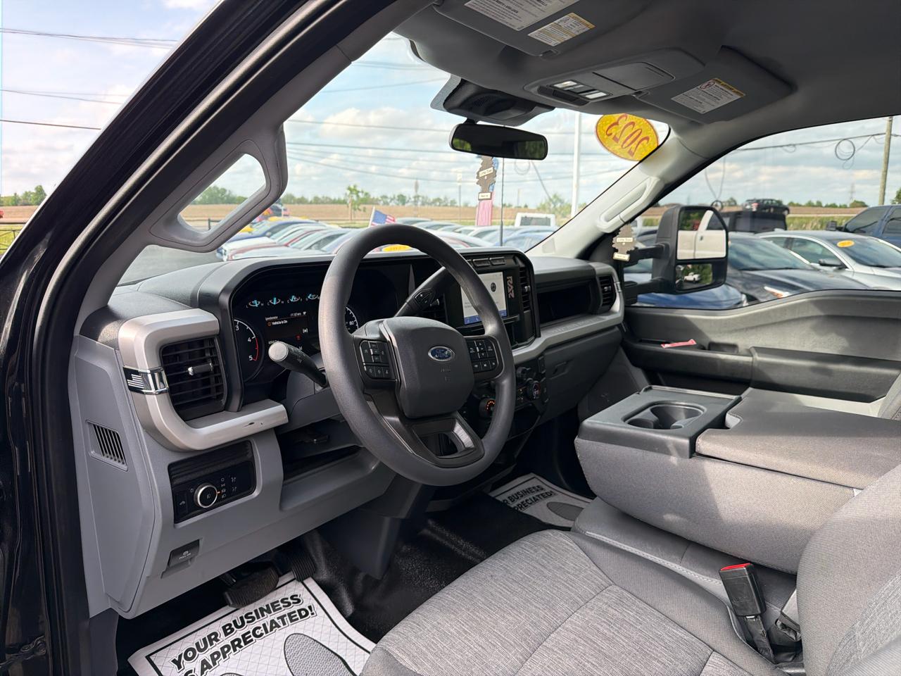 Ford Super Duty F-350 DRW XLT 4WD Crew Cab 8' Box 2023