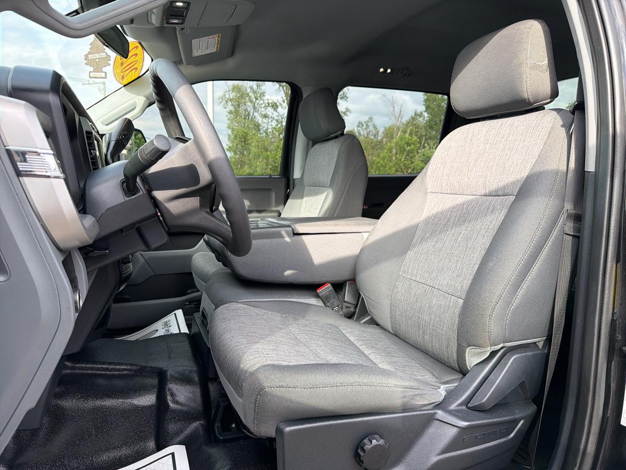 Ford Super Duty F-350 DRW XLT 4WD Crew Cab 8' Box 2023