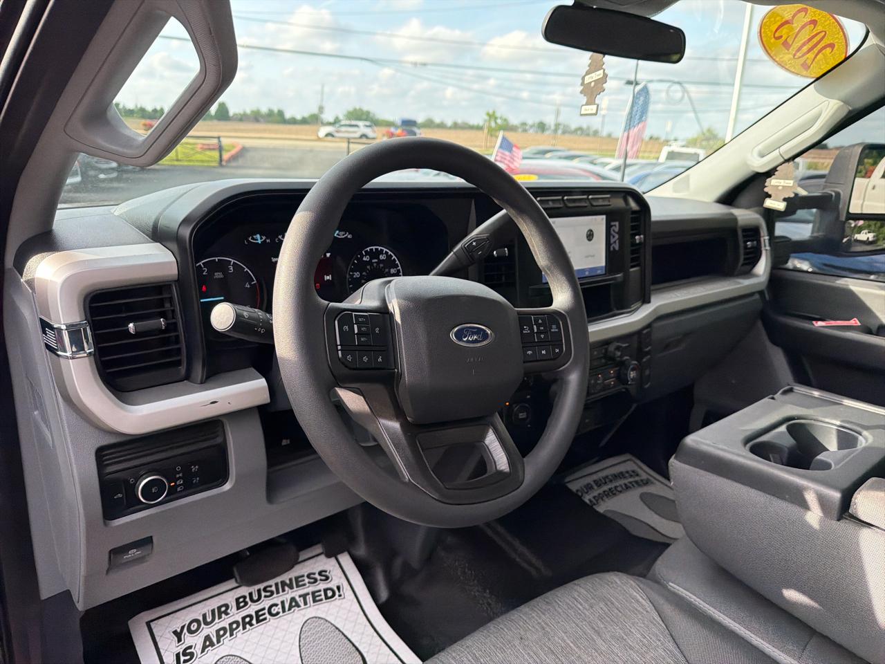 Ford Super Duty F-350 DRW XLT 4WD Crew Cab 8' Box 2023