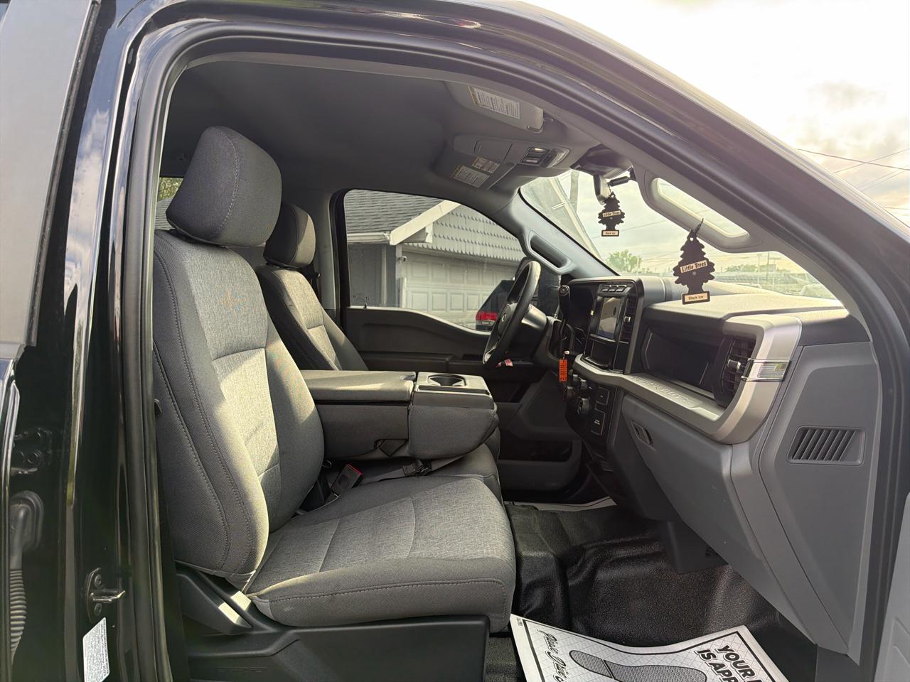Ford Super Duty F-350 DRW XLT 4WD Crew Cab 8' Box 2023