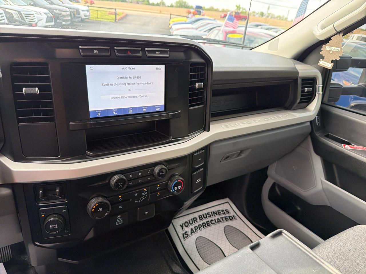 Ford Super Duty F-350 DRW XLT 4WD Crew Cab 8' Box 2023