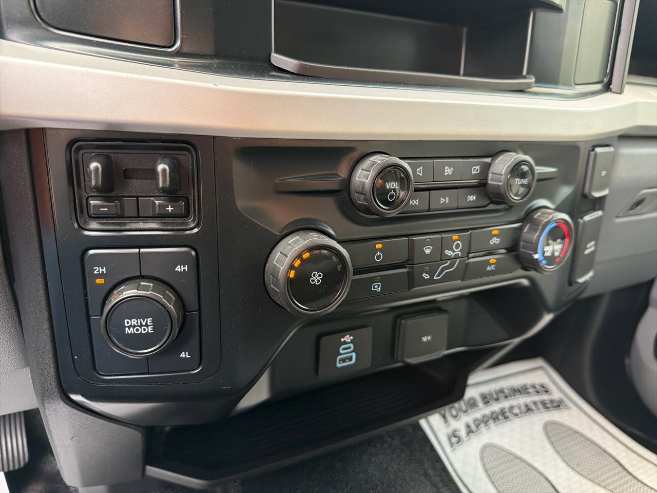Ford Super Duty F-350 DRW XLT 4WD Crew Cab 8' Box 2023