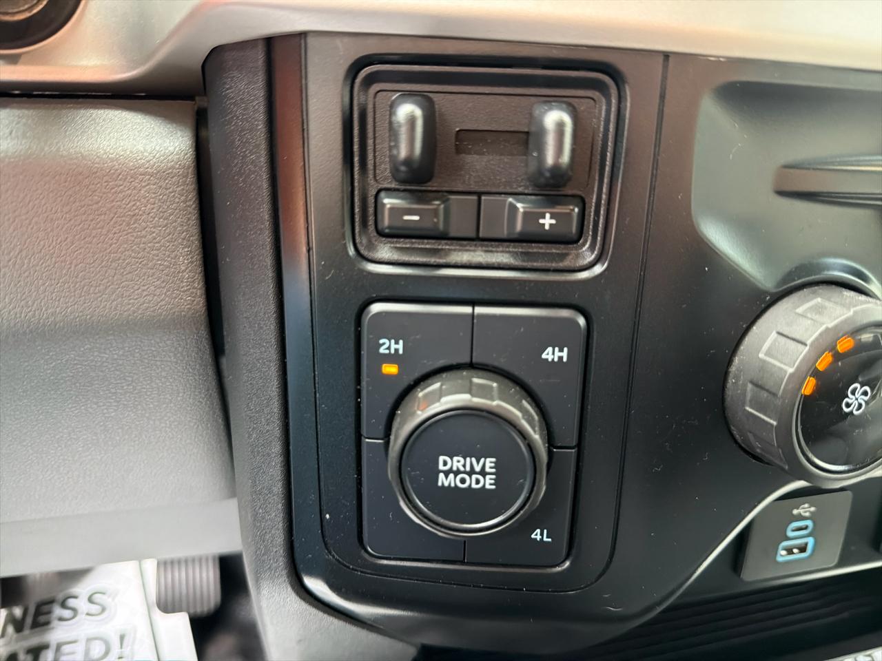 Ford Super Duty F-350 DRW XLT 4WD Crew Cab 8' Box 2023