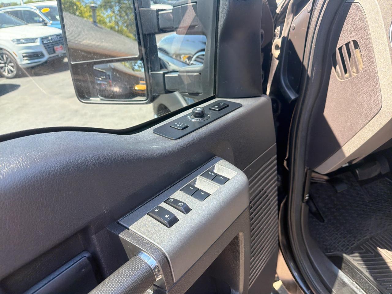 Ford Super Duty F-350 SRW 4WD Crew Cab 156" Lariat 2011
