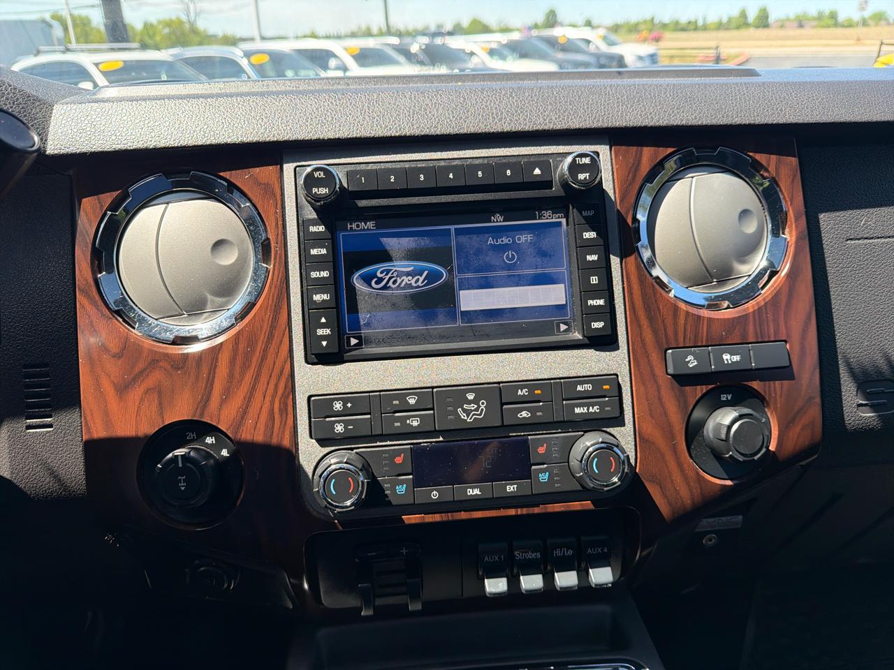 Ford Super Duty F-350 SRW 4WD Crew Cab 156" Lariat 2011