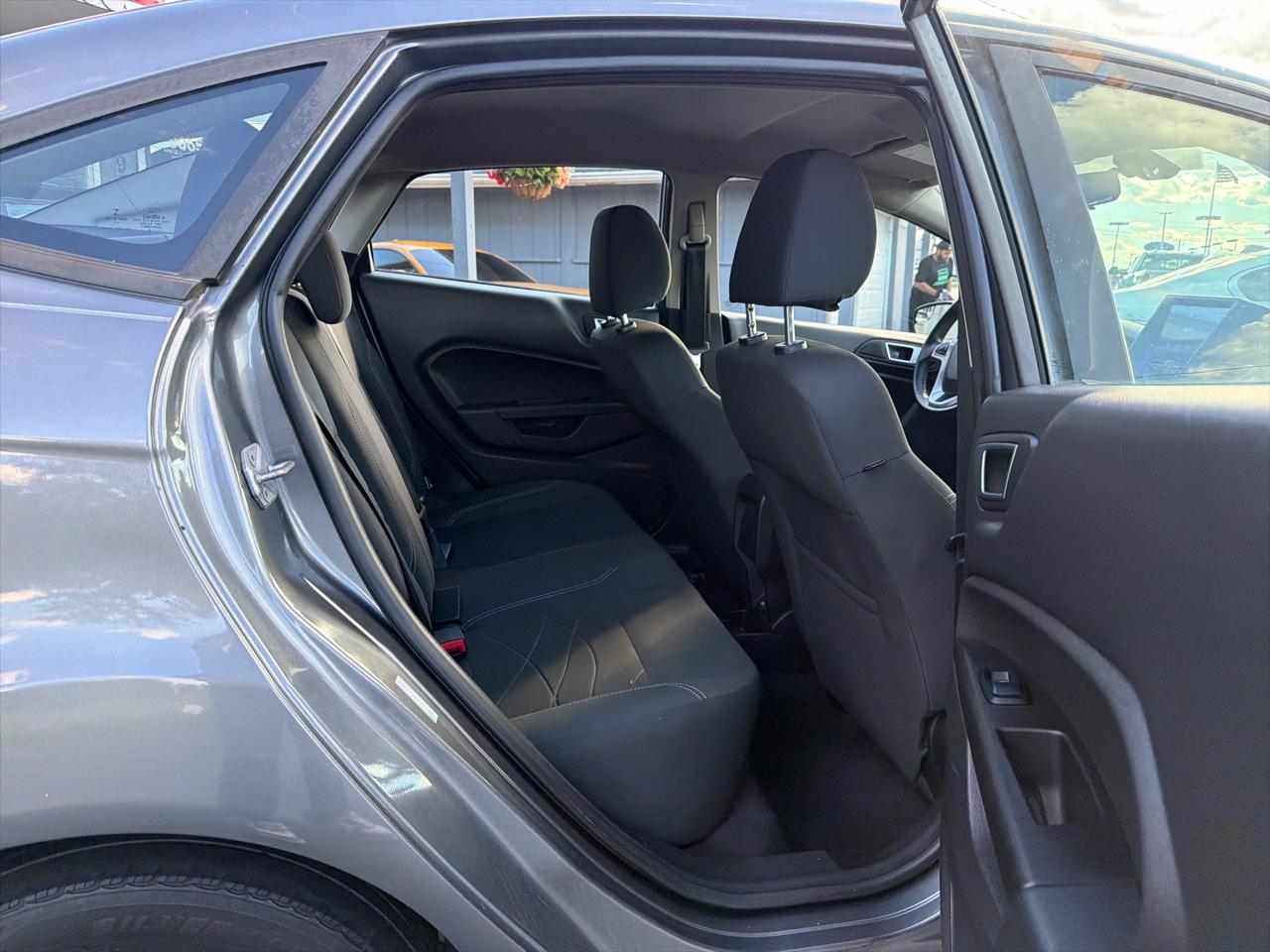 Ford Fiesta 4dr Sdn SE 2014