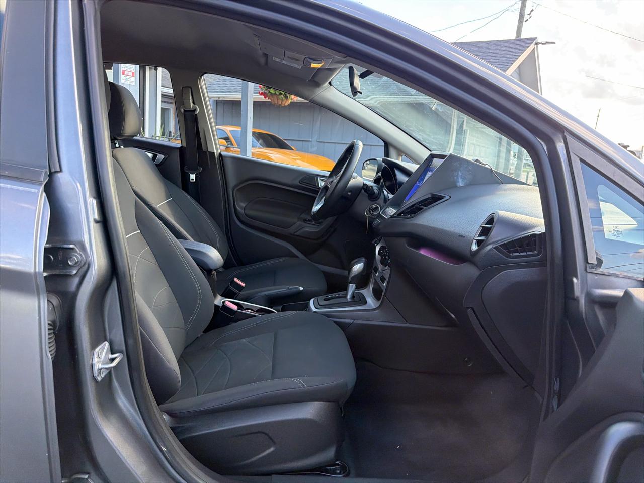 Ford Fiesta 4dr Sdn SE 2014