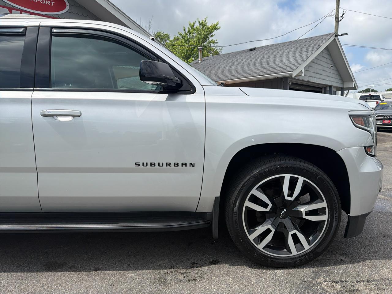 Chevrolet Suburban 4WD 4dr LT 2020