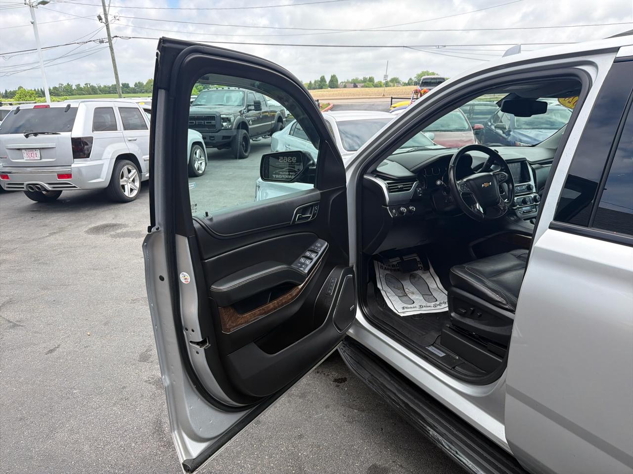 Chevrolet Suburban 4WD 4dr LT 2020