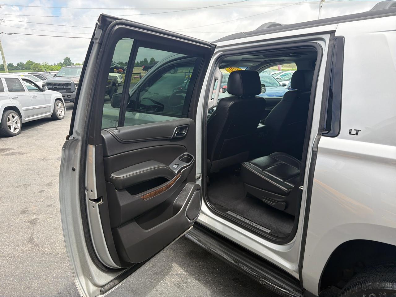 Chevrolet Suburban 4WD 4dr LT 2020