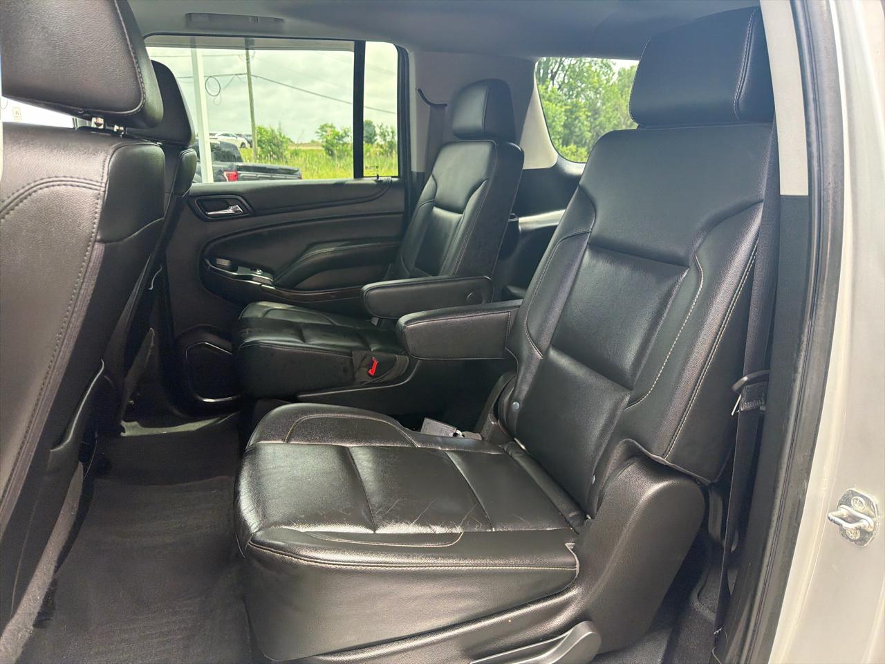 Chevrolet Suburban 4WD 4dr LT 2020