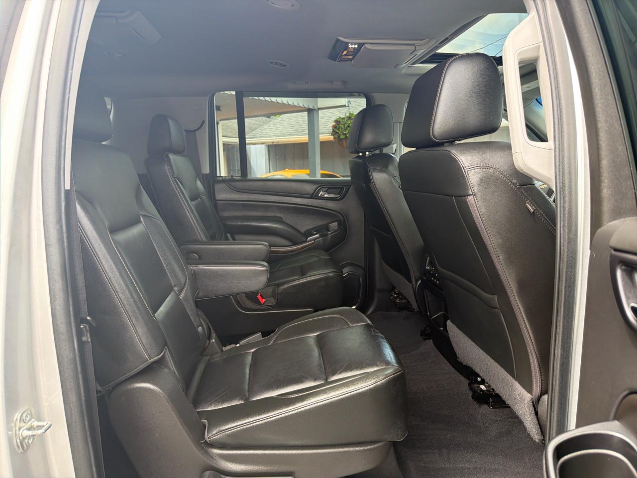 Chevrolet Suburban 4WD 4dr LT 2020