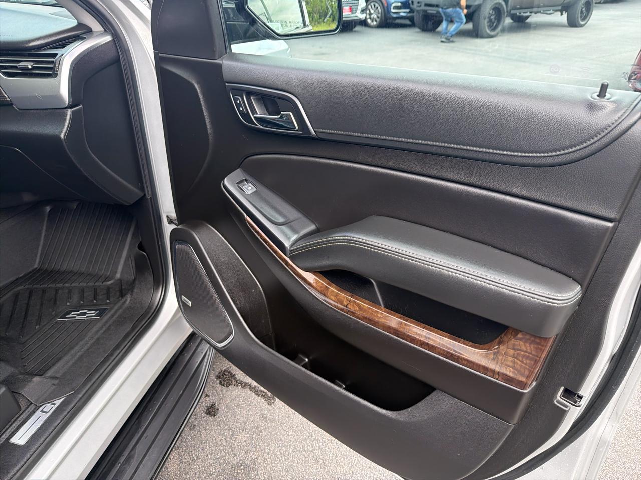 Chevrolet Suburban 4WD 4dr LT 2020