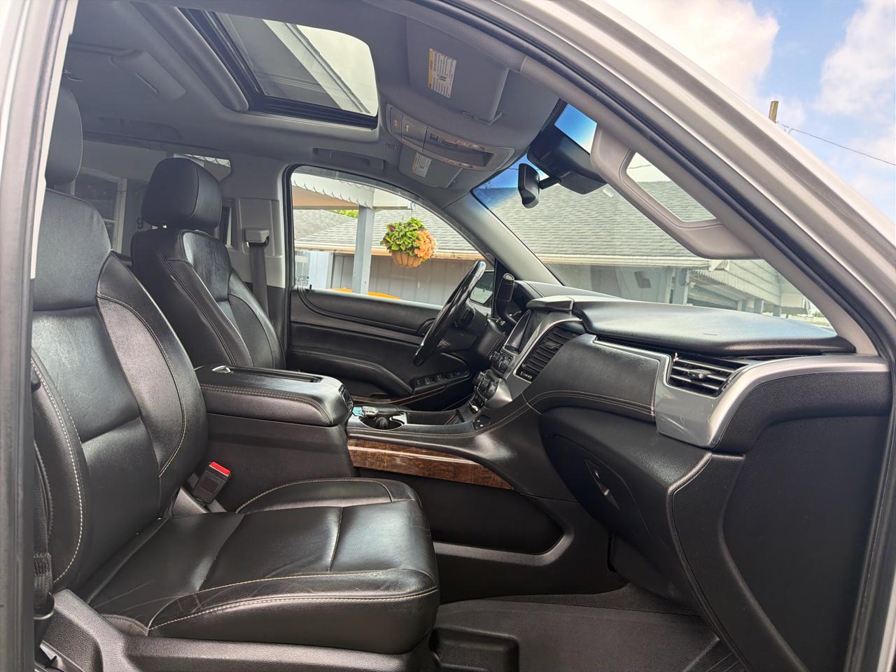 Chevrolet Suburban 4WD 4dr LT 2020