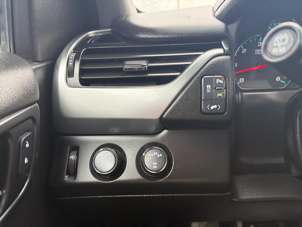 Chevrolet Suburban 4WD 4dr LT 2020
