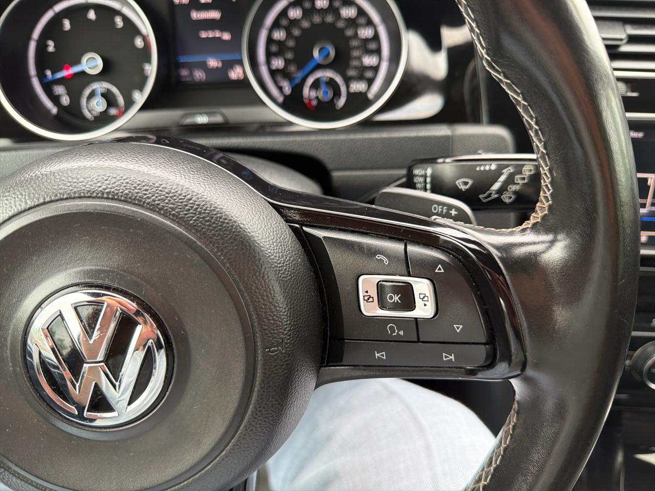 Volkswagen Golf R 4-Door DSG w/DCC/Nav 2017